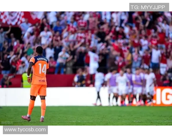 巴萨惨遭重创1-4不敌塞维利亚球迷心碎再添失望