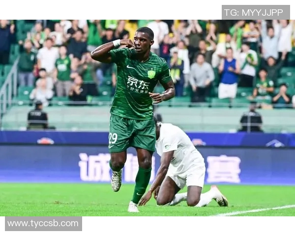 国安前锋法比奥在对阵大连英博比赛中戴帽当选中超第26轮最佳球员