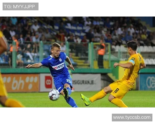 阿拉木图凯拉特门将母亲因年轻外貌走红球迷误以为是姐弟关系 阿拉木图凯拉特门将母亲因年轻外貌走红球迷误以为是姐弟关系