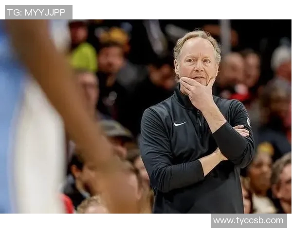 布克失误频繁引发主帅关注对手防守策略显著影响表现 布克失误频繁引发主帅关注对手防守策略显著影响表现