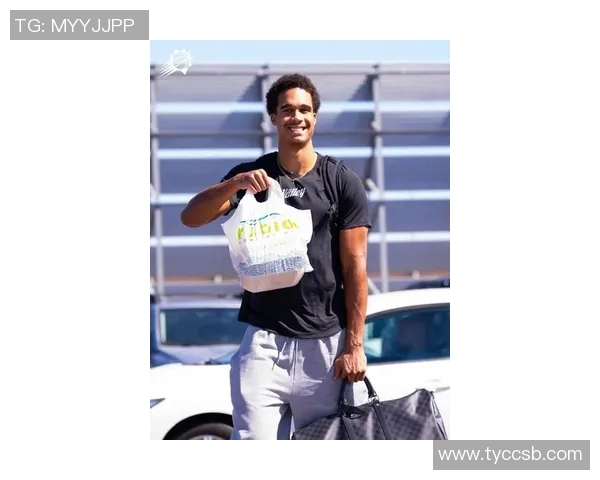 布克盛赞马威充满活力展现内线全能特质令人期待 布克盛赞马威充满活力展现内线全能特质令人期待