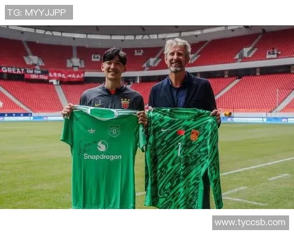 颜骏凌与偶像范德萨合影感慨万分:追梦路上的每一步都值得珍惜 颜骏凌与偶像范德萨合影感慨万分:追梦路上的每一步都值得珍惜