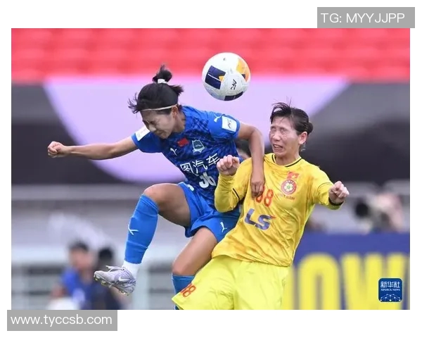 武汉车谷江大女足赛后自豪展示国旗合影庆祝中国骄傲时刻