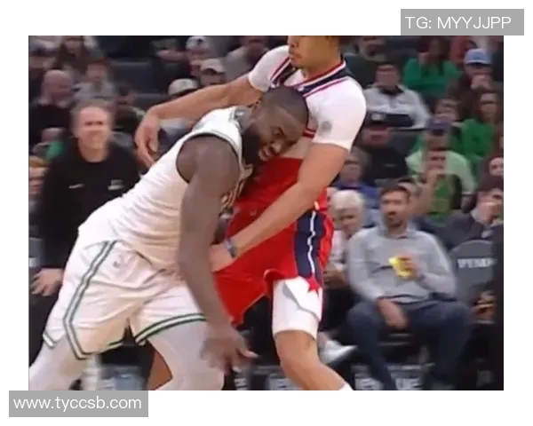 霍华德调侃布朗发际线问题推荐Tony助力解决秃顶烦恼