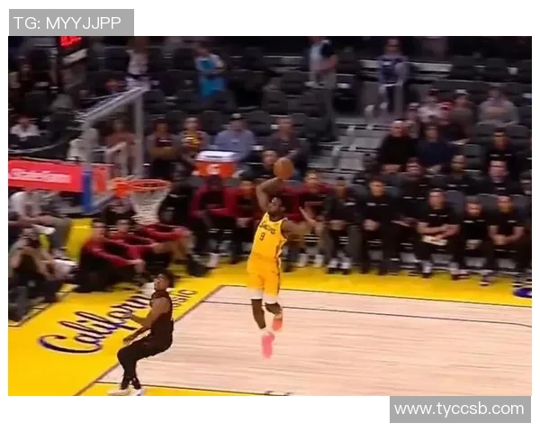 布朗尼单臂补扣震撼全场克内克特称赞他是兄弟太燃了 布朗尼单臂补扣震撼全场克内克特称赞他是兄弟太燃了