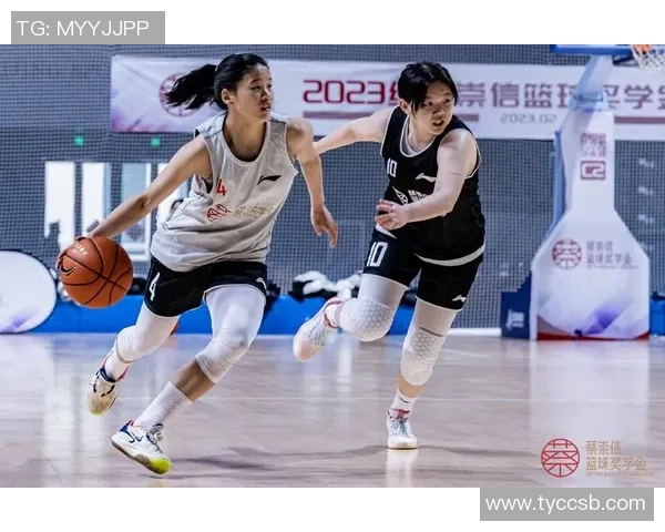 王芙蕖分享NCAA西北大学新赛季定妆照迎接第三年挑战尽享球场乐趣