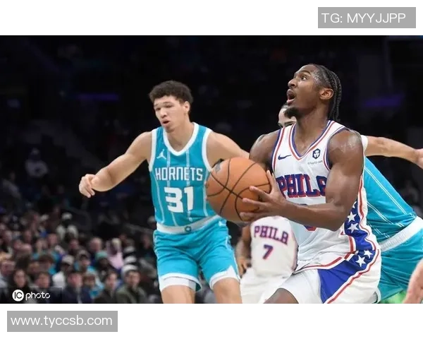 乔治在攻防战中表现出色15投7中三分球命中率高达33贡献20分5篮板5助攻